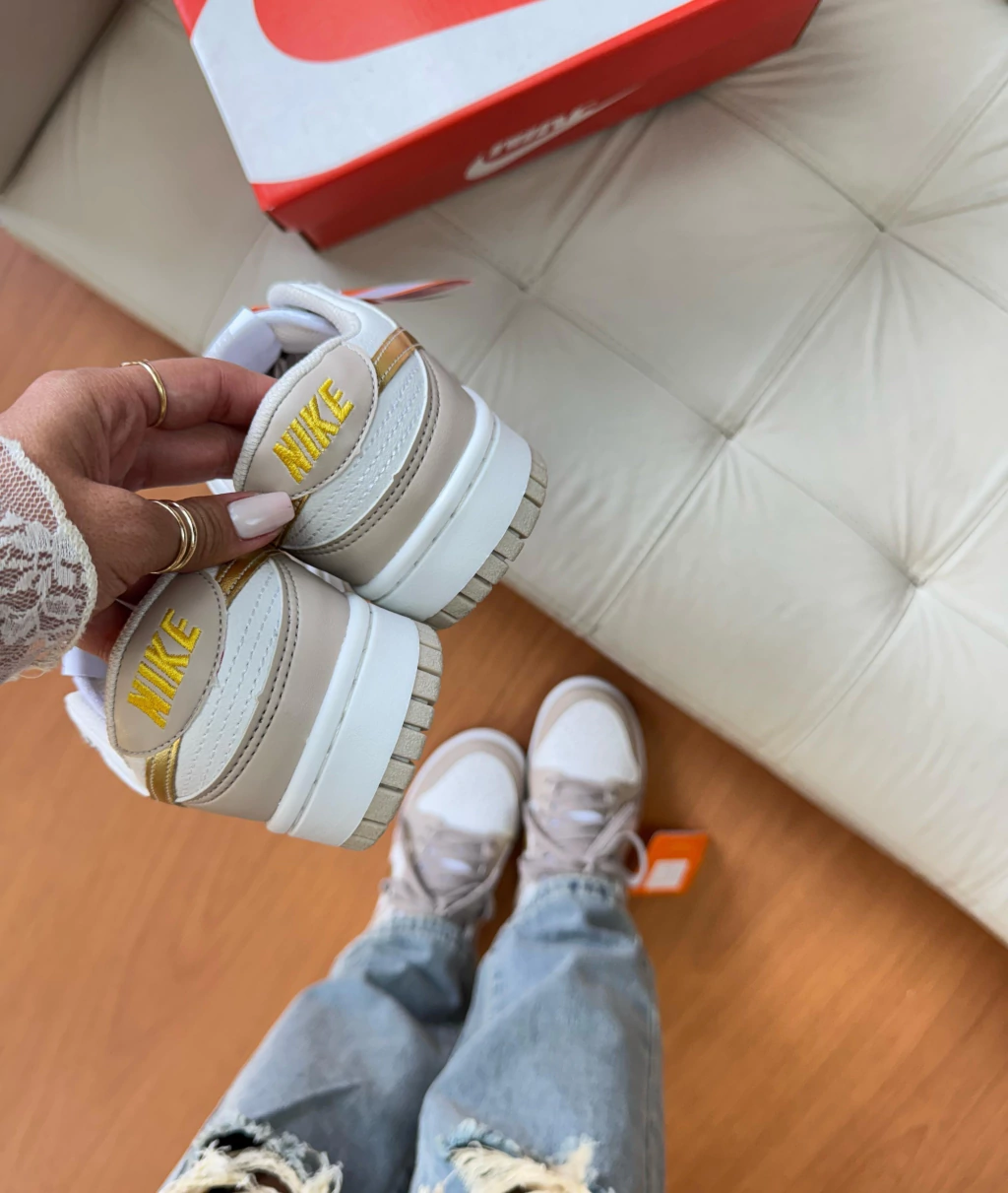 Dunk Low – Bege e Dourado