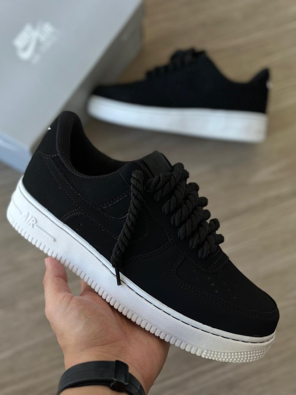 Air Force 1 Nobuck Preto – Clássico e Estiloso