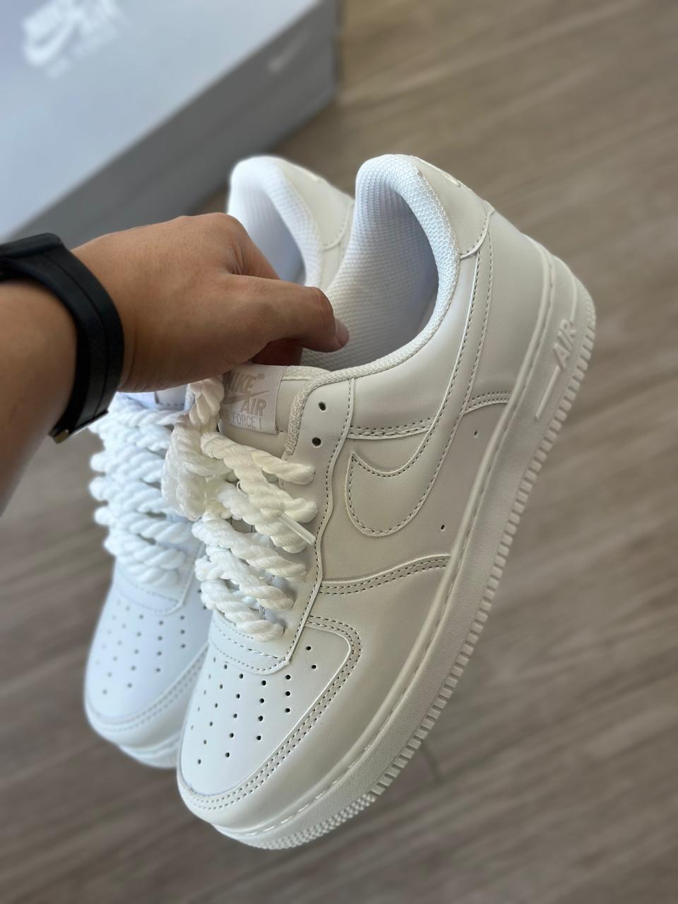Air Force 1 Nobuck Branco - Clássico e Estiloso