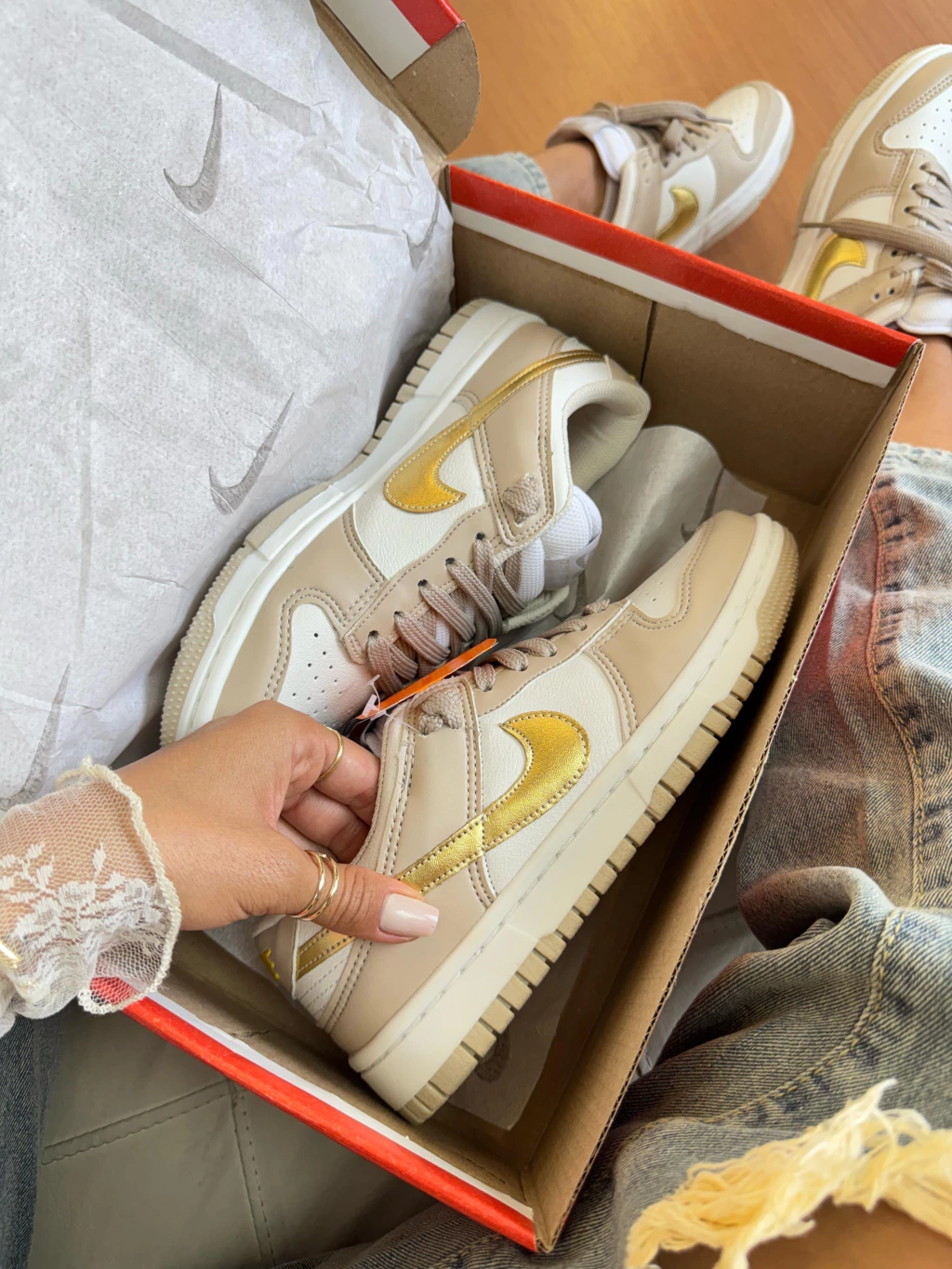 Dunk Low – Bege e Dourado