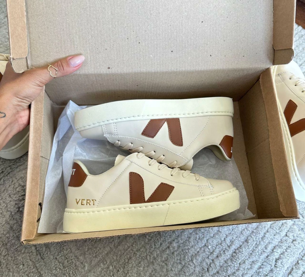 Tênis V Casual Marrom com Cadarço