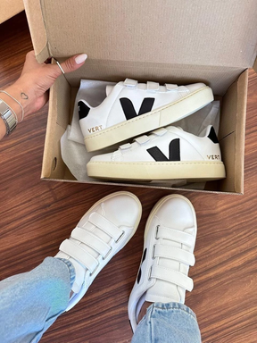 Tênis V Casual Velcro Branco e Preto