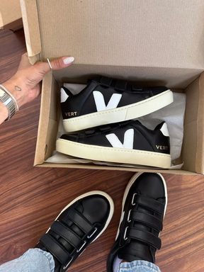 Tênis V Casual Velcro Preto e Branco