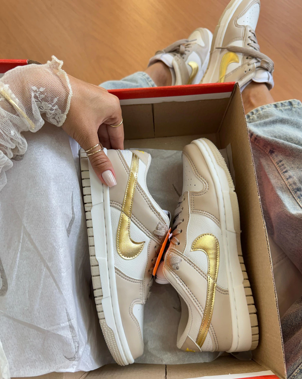 Dunk Low – Bege e Dourado