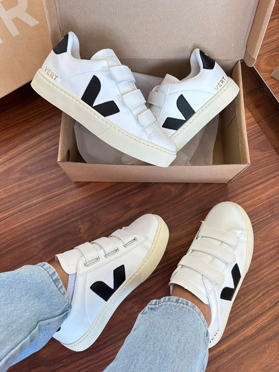 Tênis V Casual Velcro Branco e Preto