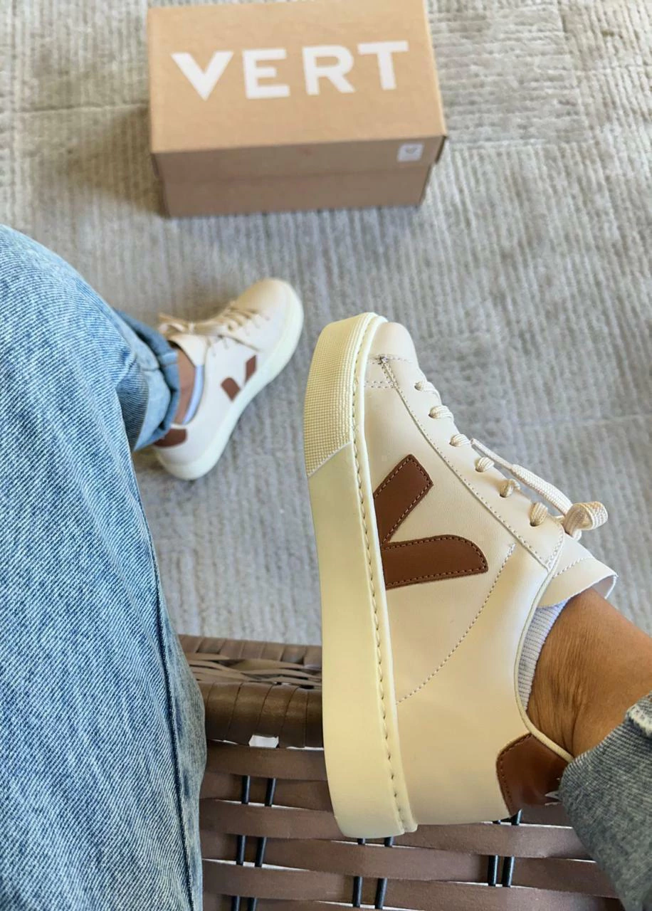 Tênis V Casual Marrom com Cadarço