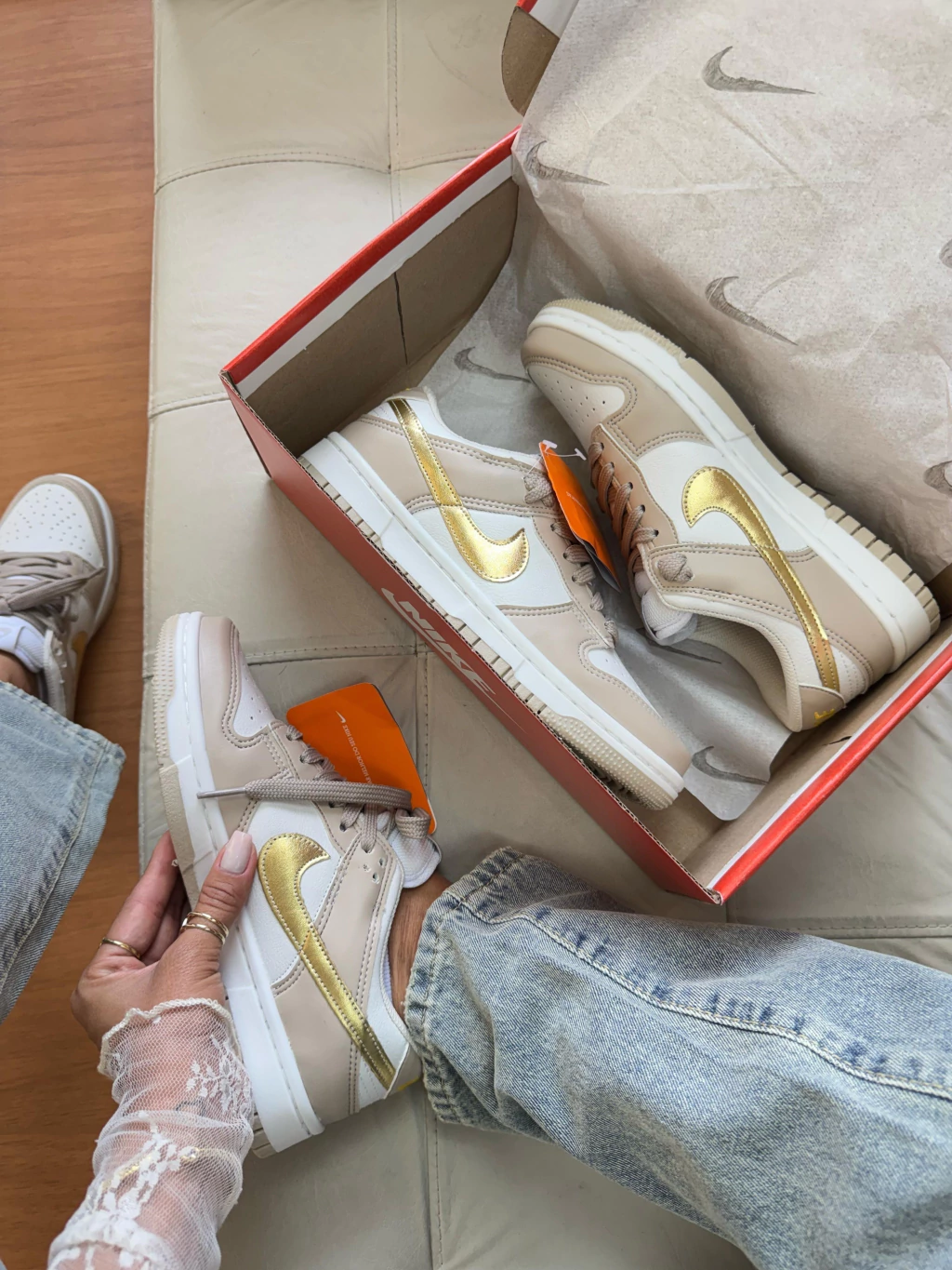 Dunk Low – Bege e Dourado