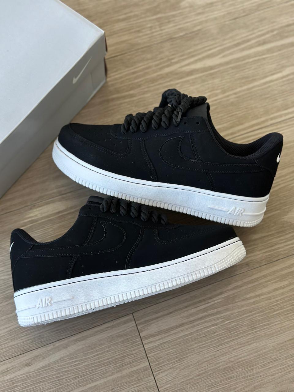 Air Force 1 Nobuck Preto – Clássico e Estiloso
