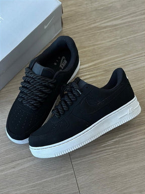 Air Force 1 Nobuck Preto – Clássico e Estiloso