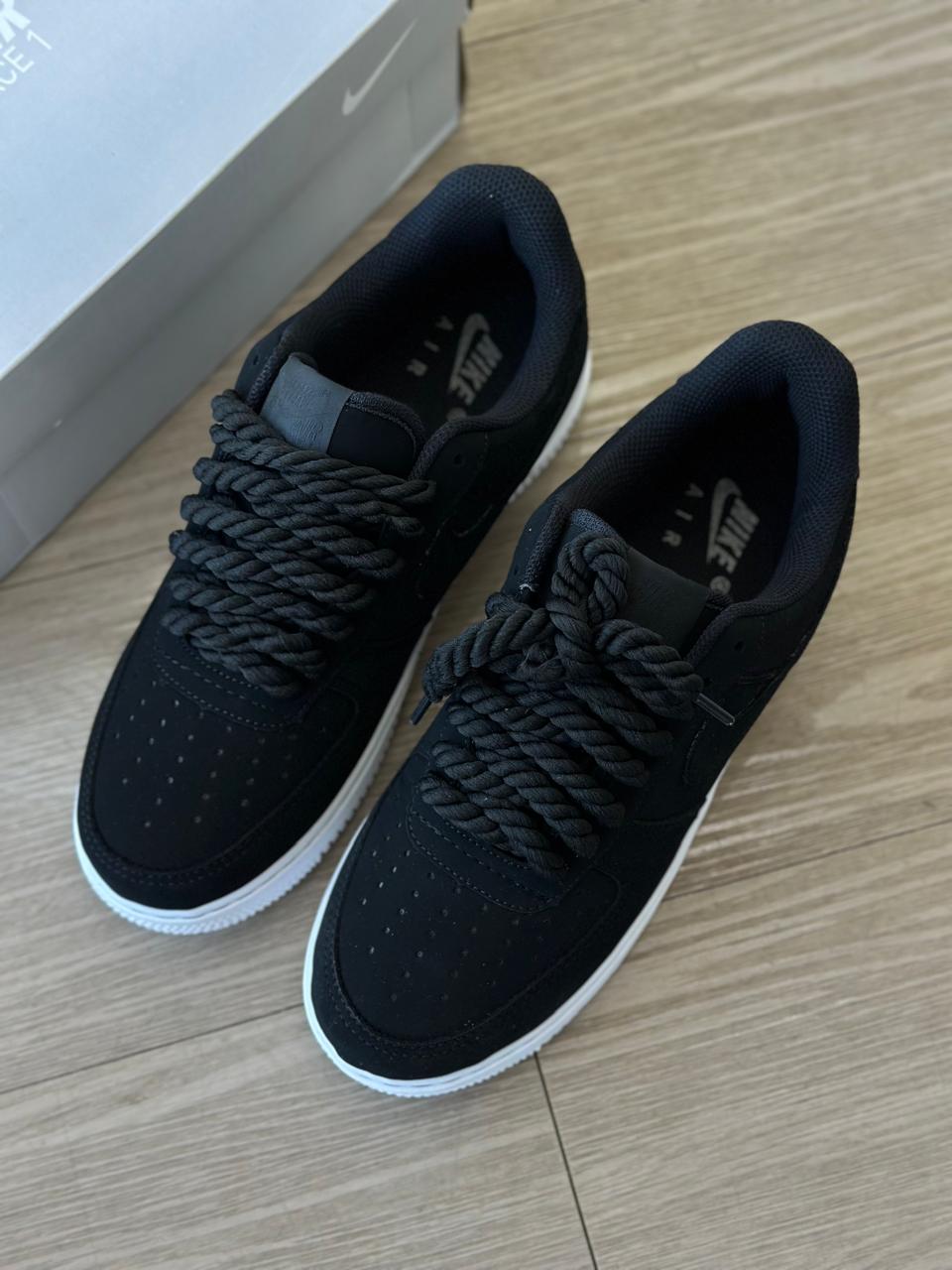 Air Force 1 Nobuck Preto – Clássico e Estiloso