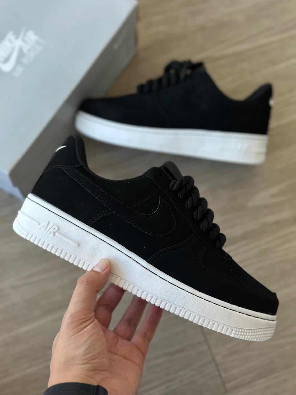 Air Force 1 Nobuck Preto – Clássico e Estiloso