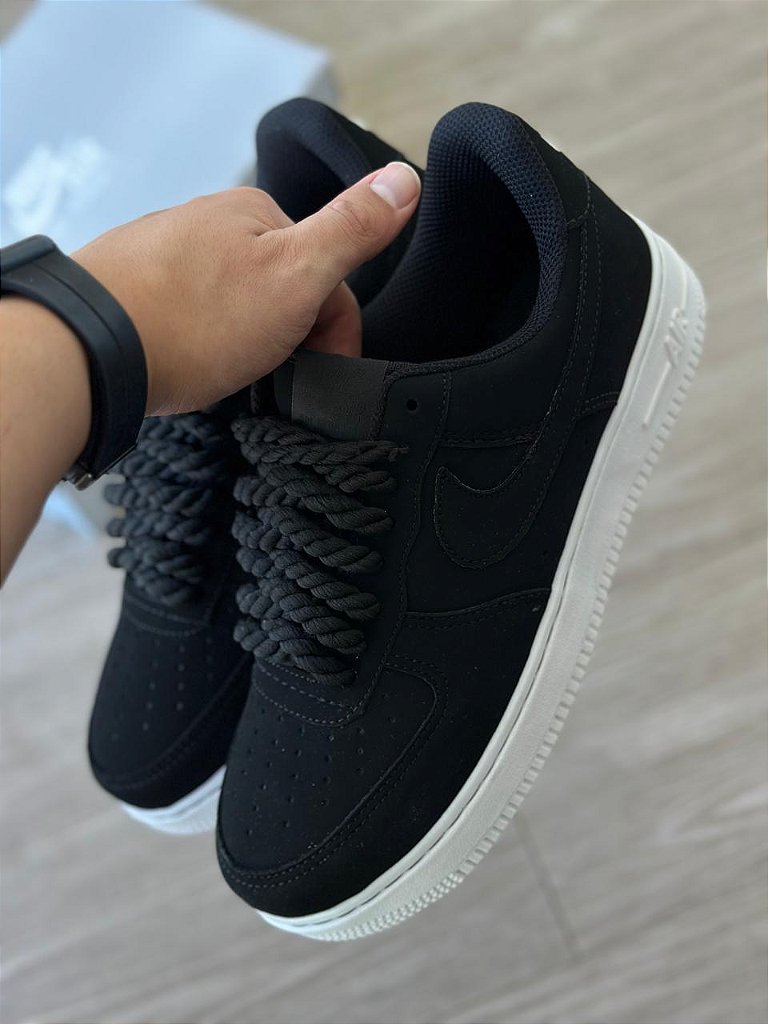 Air Force 1 Nobuck Preto – Clássico e Estiloso