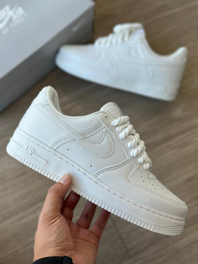 Air Force 1 Nobuck Branco - Clássico e Estiloso